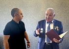 Чувствуем локоть друг друга Чувствуем локоть друг друга