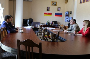 Ректор ЮОГУ принял Председателя Госкомитета по молодежной политике РА Ректор ЮОГУ принял Председателя Госкомитета по молодежной политике РА